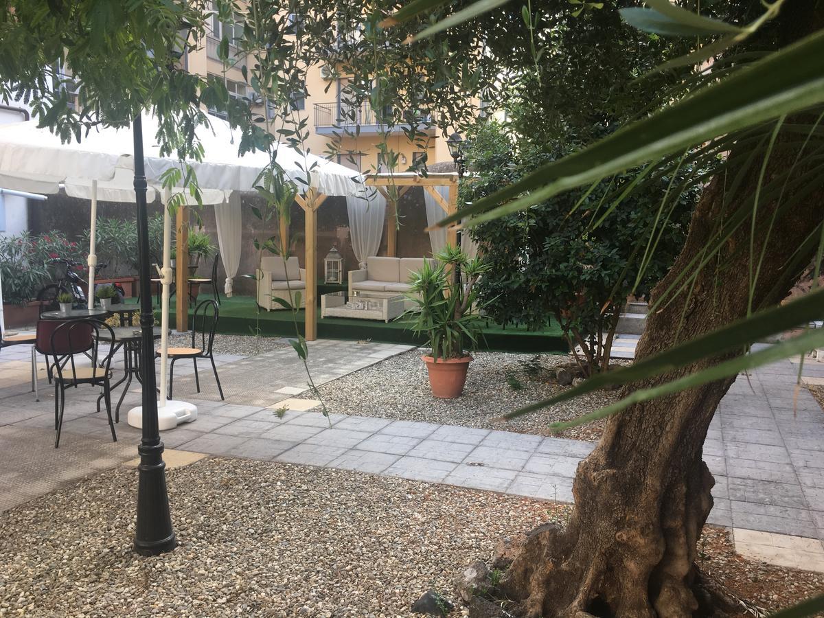 B&B Liberty 900 Catania-Fontanarossai nemzetközi repülőtér Kültér fotó